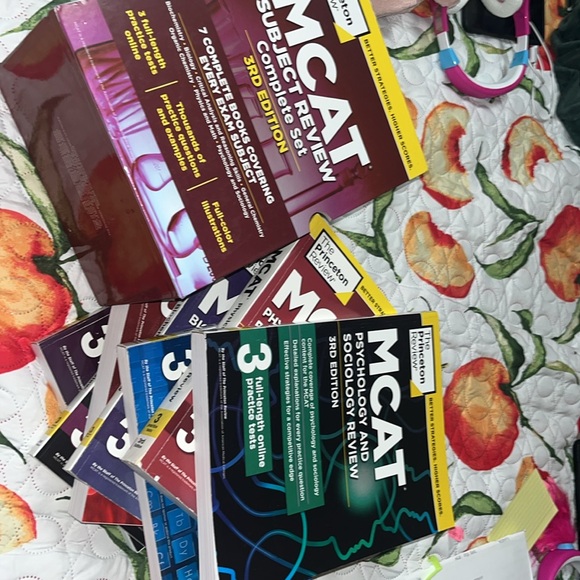 MCAT barely used books! Bonus: left some notes in the book that could help! - Picture 9 of 12